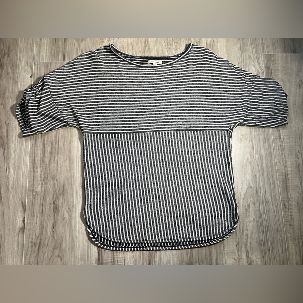 Max Studio Black and White knit Blouse - Picture 2 of 7